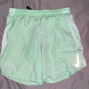 Nike mens running shorts 5”